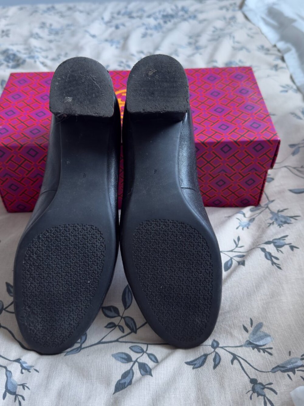 Tory Burch Black Leather Chelsea Block Heels Pumps - Picture 6 of 6